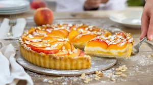 Tarte aux pêches : j'ai glissé une crème d'amandes dessous et mes invités ont pensé qu'elle venait de la pâtisserie